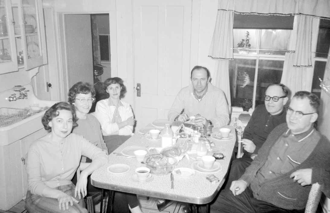 1959%20Biddeford%20kitchen%20Thorners%20Stacks%20Smiths